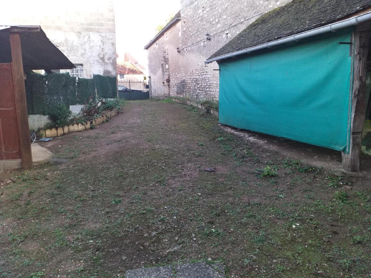 Maison Pour Nombreuses Personnes Pousseaux Eksteriør billede